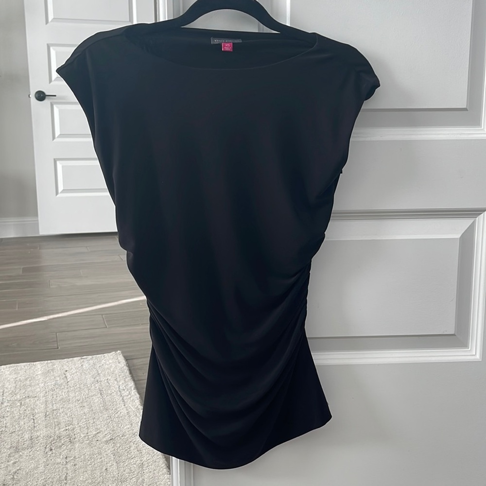 GUC XS Vince Camuto black short sleeve blouse